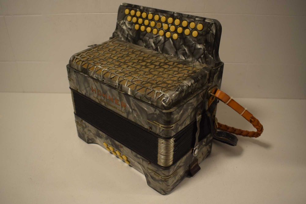 Vendo concertina Hohner 2 voz La N 156