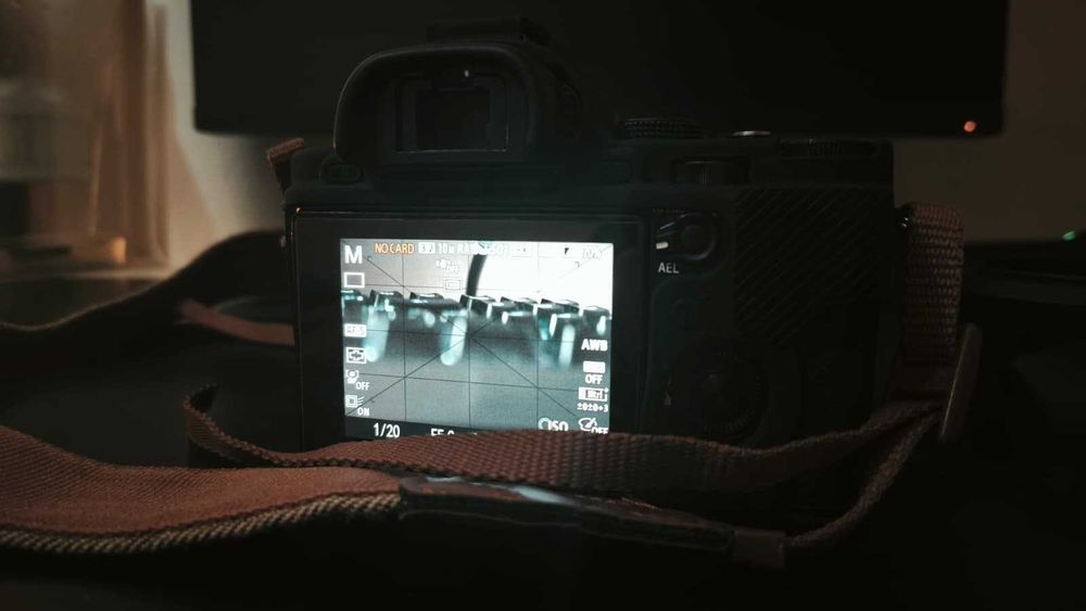 Sony A7 i 24MP + Sony FE 28-70mm f/3.5-5.6 + Meike Mk320 TTL