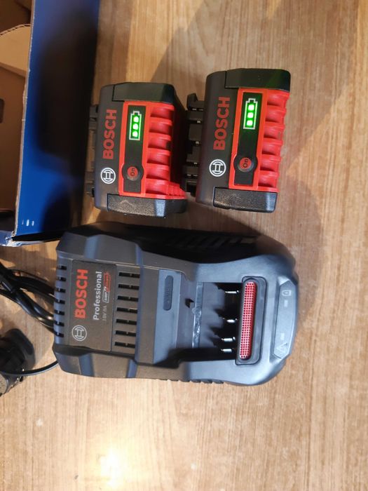 2x Akumulator Li-Ion Bosch 18 V 5 Ah ładowarka 18V 8A