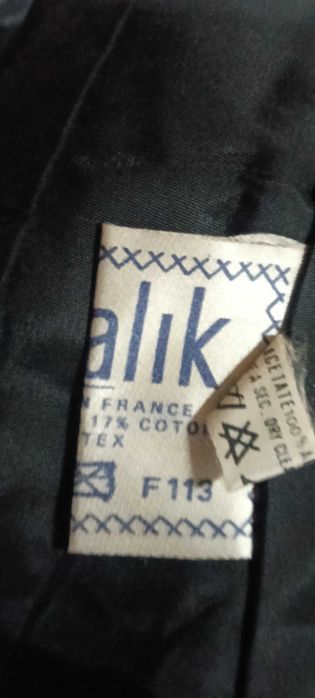 Casaco comprido preto com gola de pelo