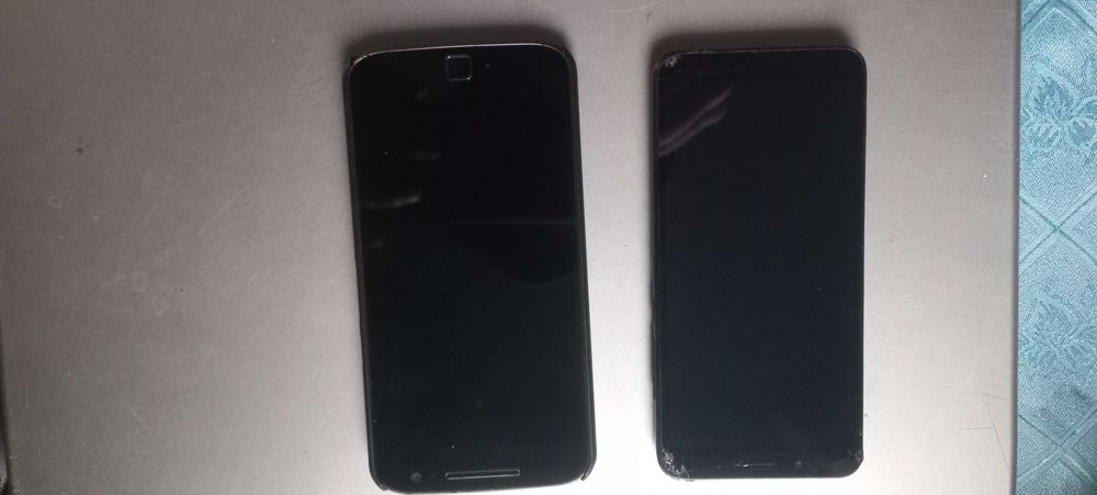 Два смартфони Redmi 7A і Motorola G4