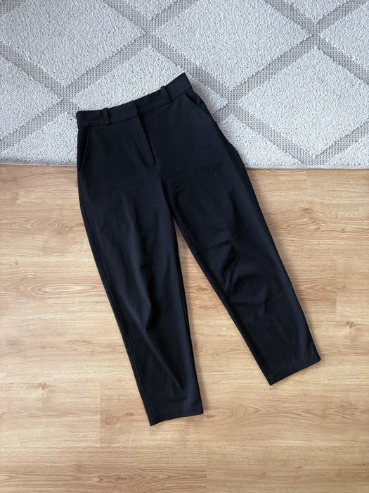 czarne spodnie carrot pants h&m