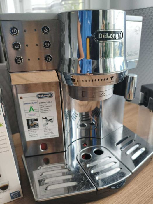 Ekspres ciśnieniowy do kawy  DeLonghi EC850