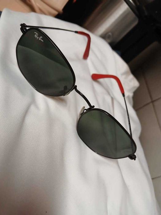 Óculos Ray Ban Scuderia Ferrari Collection RB4548NM Hexagonal. Unisexo.