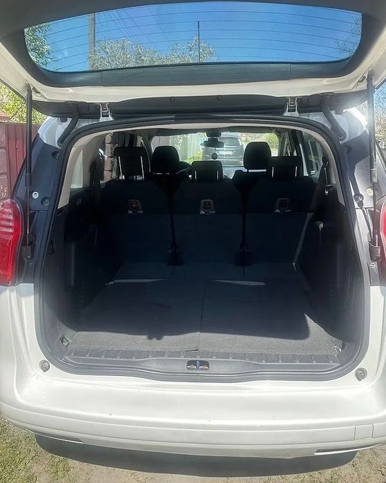Peugeot 5008 2011p