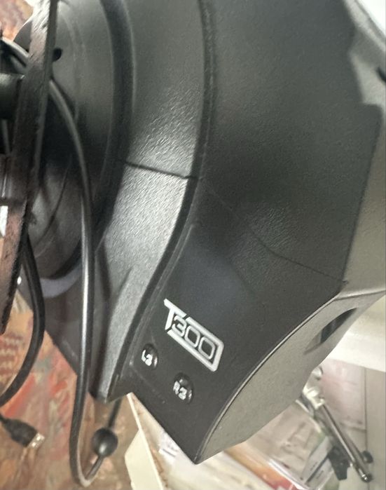 Vendo simulador t300 com pedais