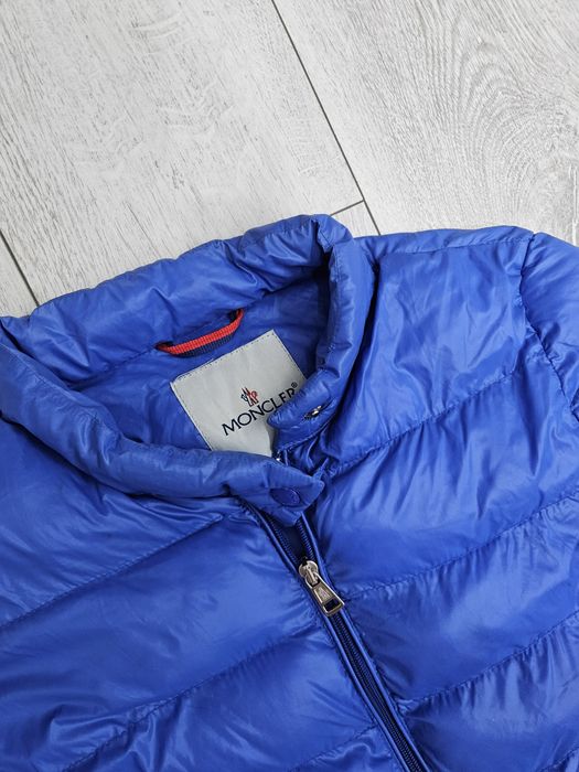 Moncler kurtka pikowana puchowa bomberka logo