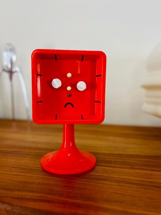 Relógio em vermelho vintage jerger