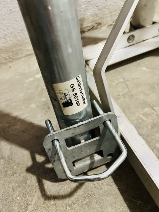 Stojak do przymocowania anteny satelitarnej