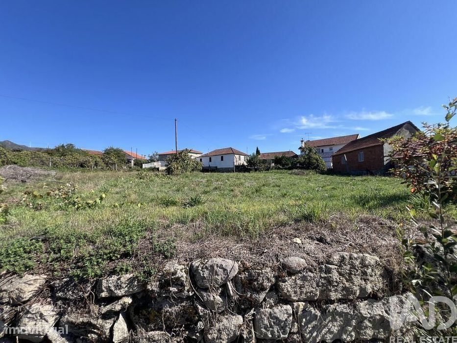 Terreno para construção em Santa Cruz da Trapa e São Cristóvão de Lafõ