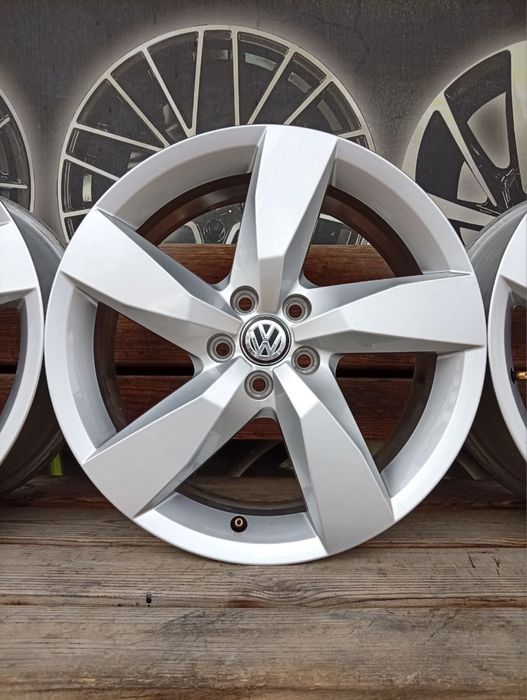 777 R17 5/100 Dia57,1 как новые оригинальные диски Фольцваген Шкода