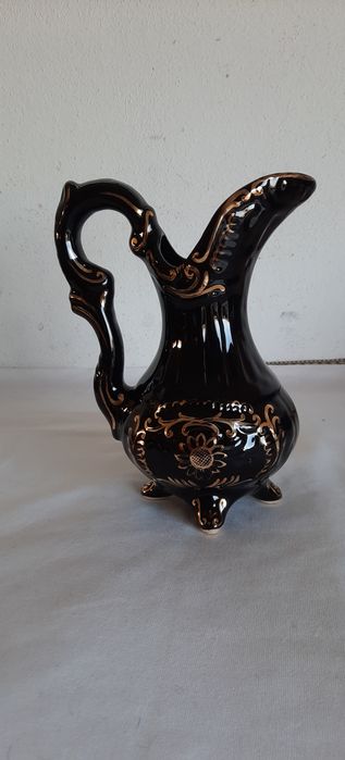 Jara na cor preto e dourado