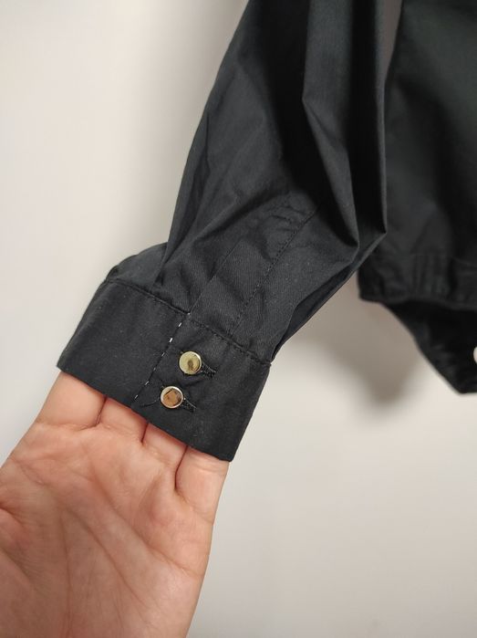 Nowa czarna elegancka koszula z body z krytymi guziczkami, Mohito, 38