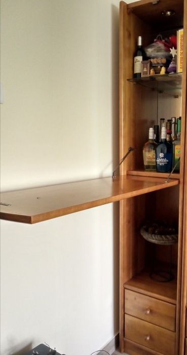 Móvel bar com canto de remate cerejeira