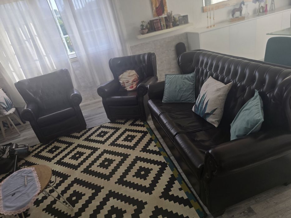 Sofá cama Capitonê + 2 poltronas