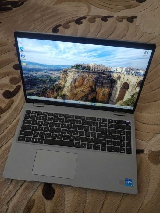 Ноутбук Dell Latitude 5520 i5-1145-8-256