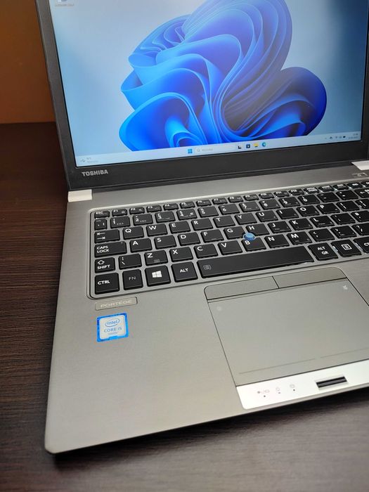 ULTRASMUKŁY LAPTOP | Toshiba | 13,3" FHD | i5-6GEN | 16GB RAM | 256SSD