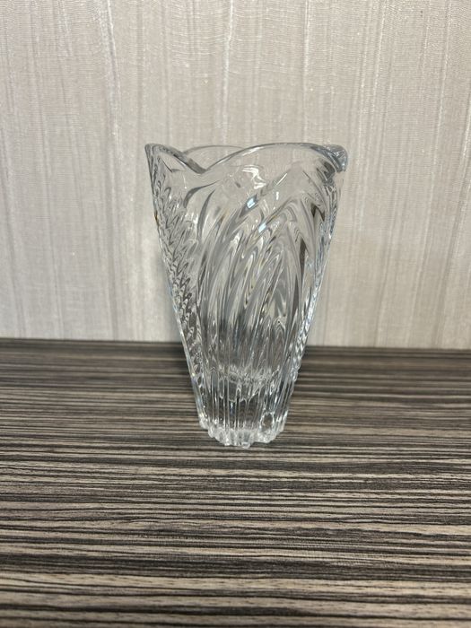 Кришталеві вази в асортименті