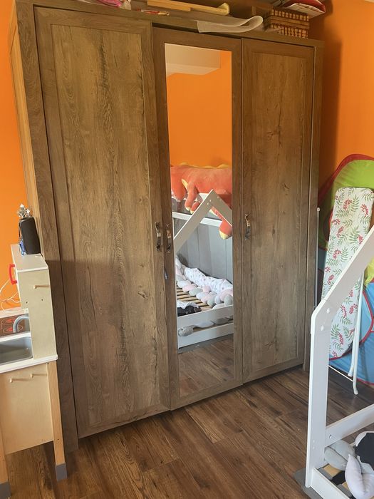 Bardzo duza szafa Jysk