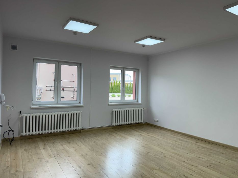 Wynajmę biuro składające się z dwóch pomieszczeń 30 m2 +14 m2