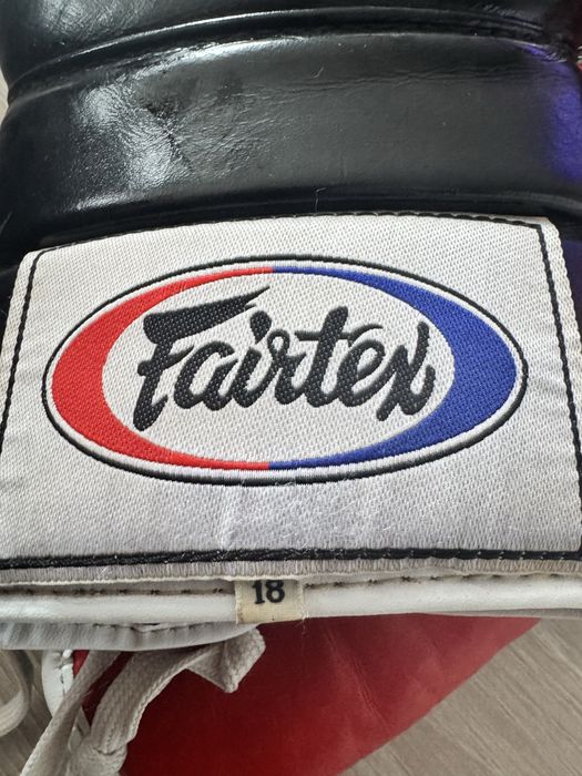 Vendo Luvas Boxe Fairtex de 18oz Pretas/Vermelhas