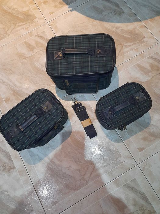 Conjunto de 3 necessaires de viagem