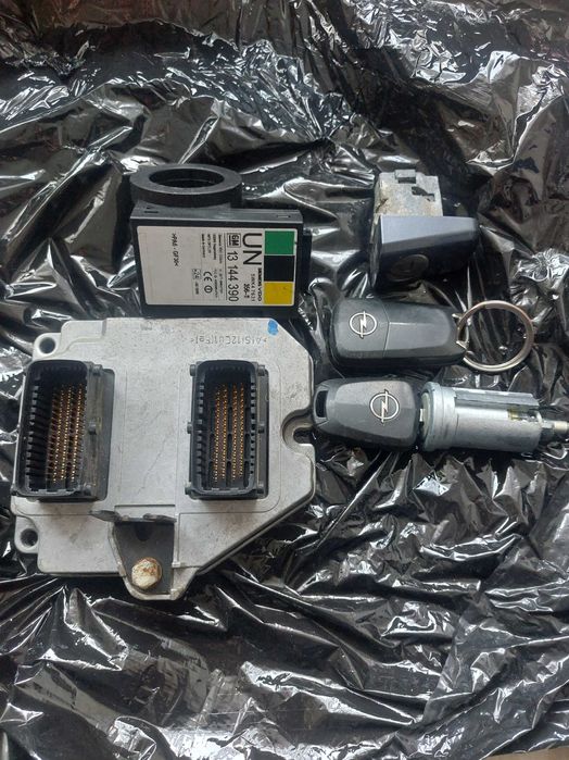 Zestaw startowy tigra b twintop kluczyk stacyjka komputer 1.8