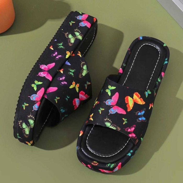 Літні жіночі тапочки