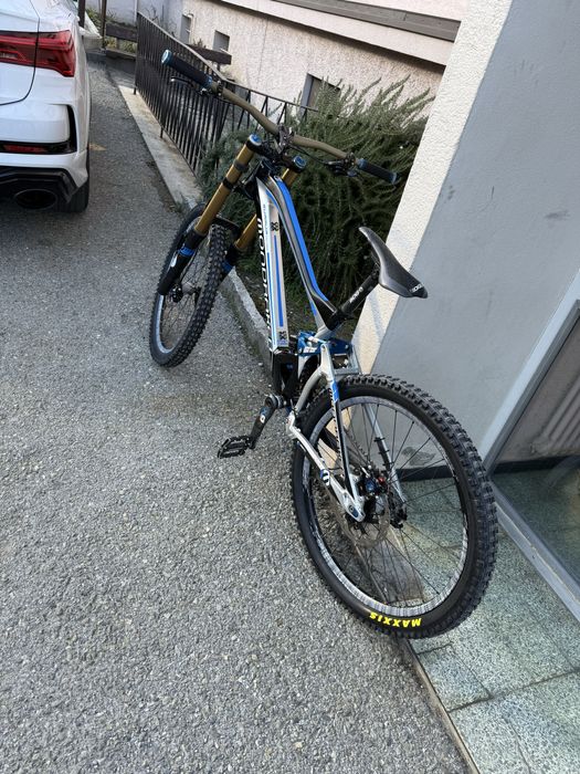 Mondraker Summum Pro 27.5 Downhill