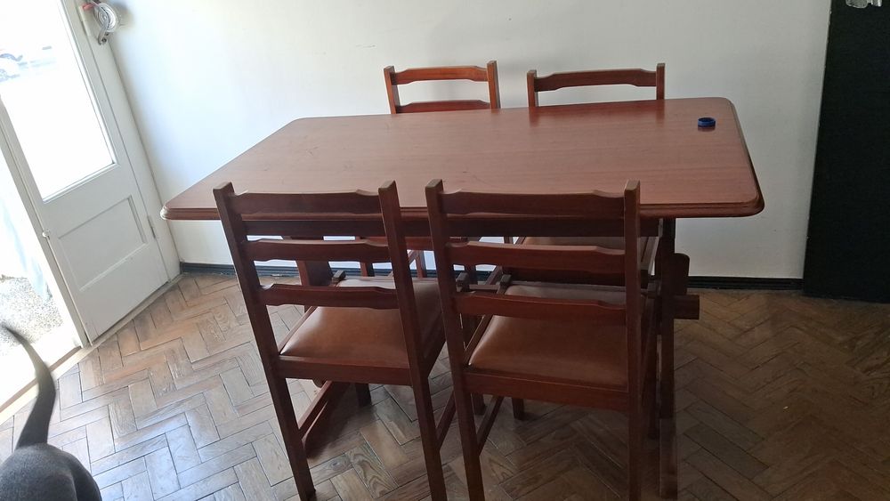 Mesa 4 cadeiras usado