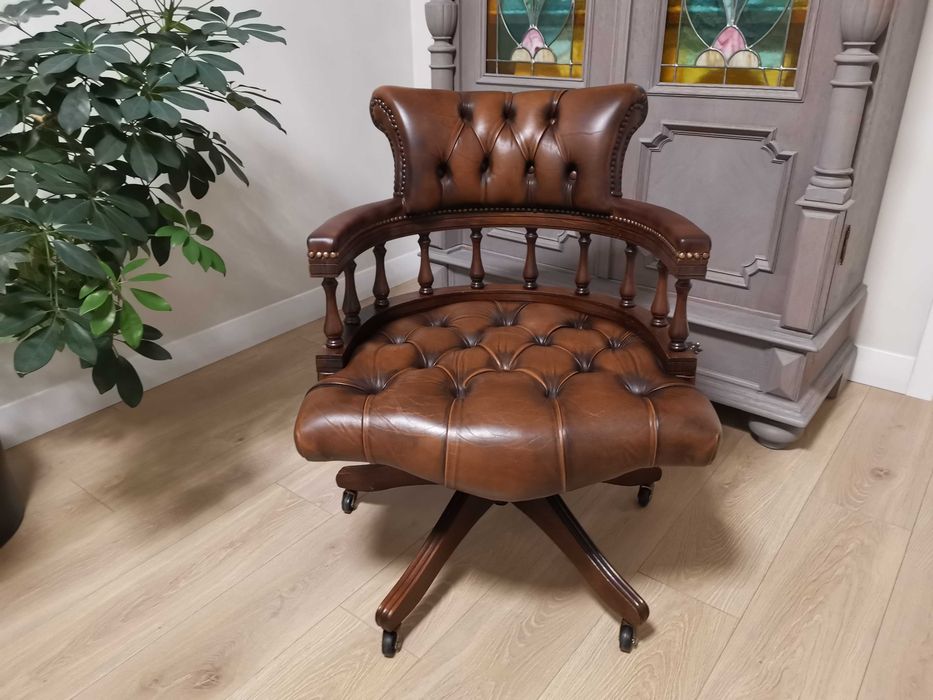 Gabinetowy FOTEL chesterfield kapitański 835/2025