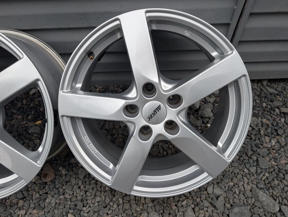 Комплект титанових дисків Nissan Infinity 5/114.3 R17 5*114.3 17 Autec Нісан  Інфініті ET40