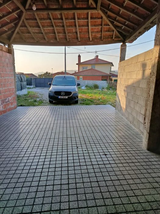 Alugo casa T2 com garagem