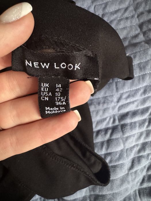 Сукня з відкрити плечима