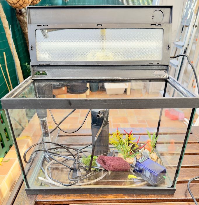 Aquários e material de Aquariofilia - Ler Descrição
