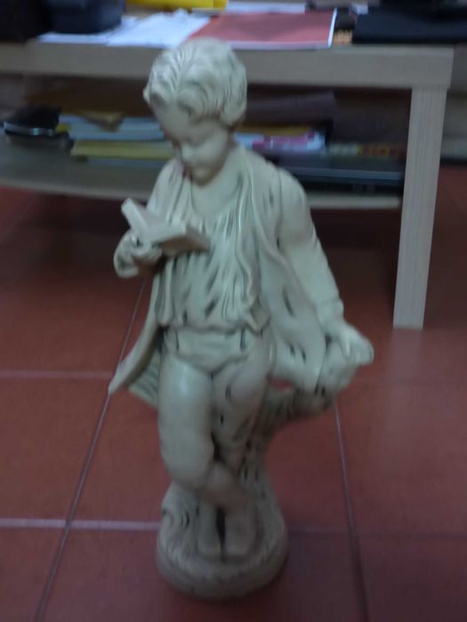 peça histórica em gesso