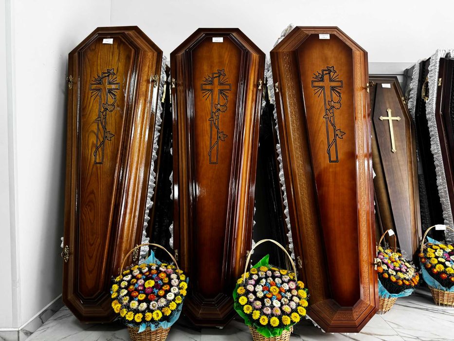 Ритуальні послуги. Катафалк. ЦІЛОДОБОВО!!! Домовина (труна)-2500 грн.