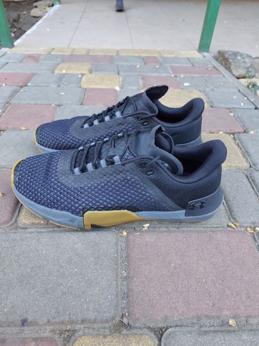 Кроссовки Under armour 43,5  / 44