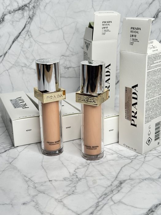 Тональний крем Prada Reveal LN10