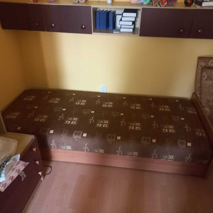 Tapczan z pojemnikiem na pościel