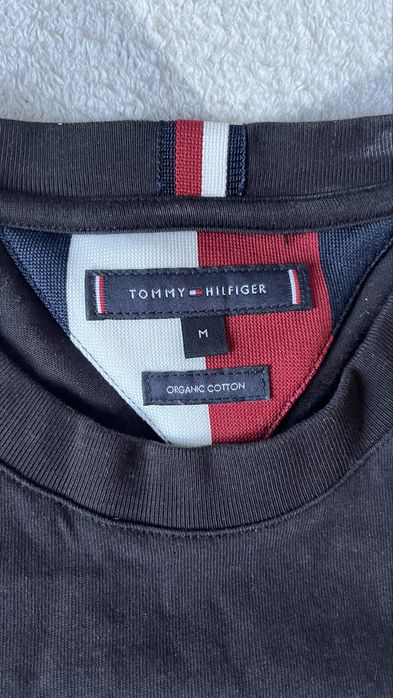 Tommy Hilfiger Czarny T-shirt Haftowane Logo Herb Crest M