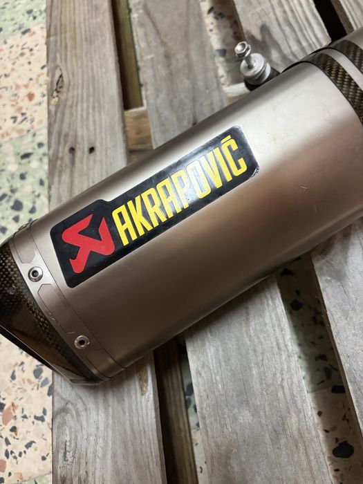 Escape Akrapovič para Kawasaki ER6N e ER6F