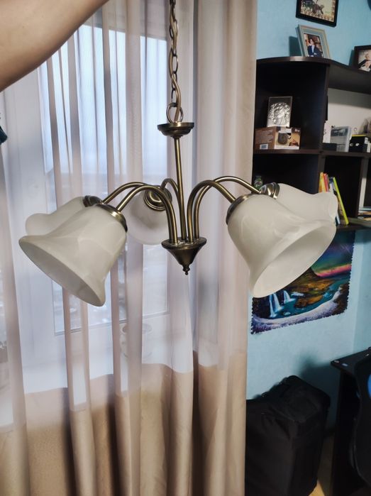 Продам люстру в кімнату