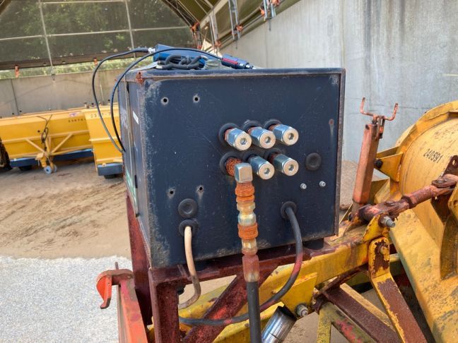Pług do śniegu odśnieżny własna hydraulika ciężarowy zaczep pilot