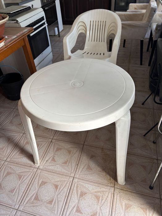 cadeiras e mesa de esplanada