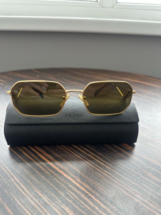 Сонцезахисні окуляри PRADA