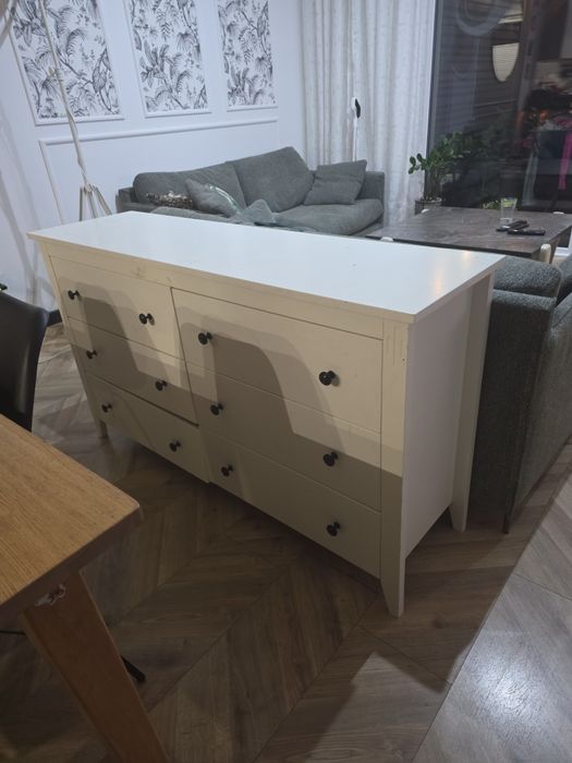 Sprzedaż białą komodę z szufladami