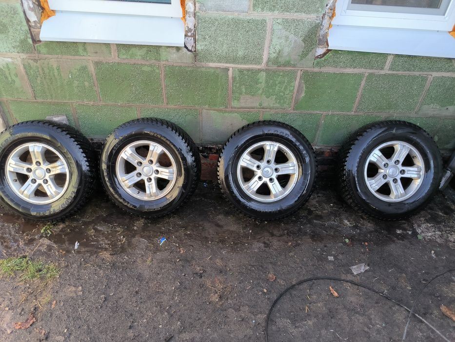 Продам зимнюю резину Goodyear ultra grip 245 70 16