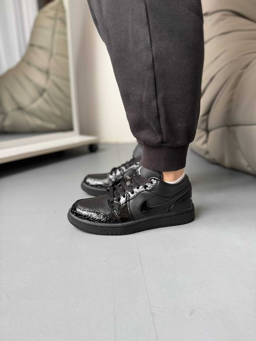 Женские кроссовки Nike Air Jordan 1 Low SE Patent Elephant Black 36-41