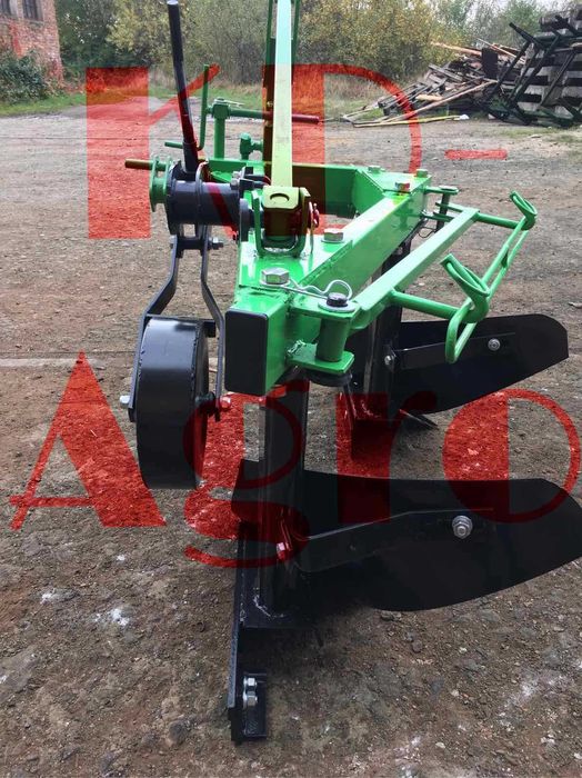 Плуг Бомет Bomet 2-25 висока стійка.